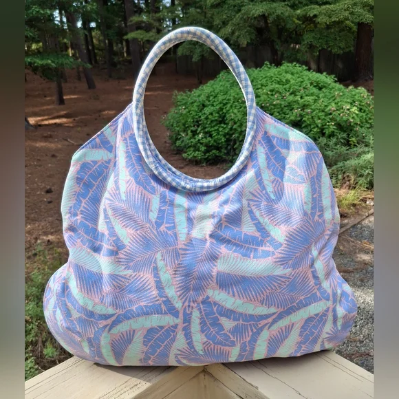 Vineyard Vines Martha's Vineyard Island Palm Tree Print Pink/Purple/ Tote Bag - Picture 4 of 12